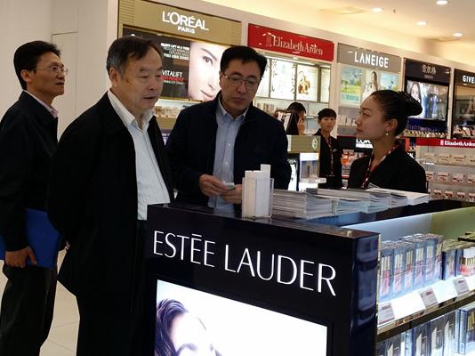 國(guó)有重點(diǎn)大型企業(yè)監(jiān)事會(huì)趙小平主席一行考察瑞麗、畹町兩家免稅店