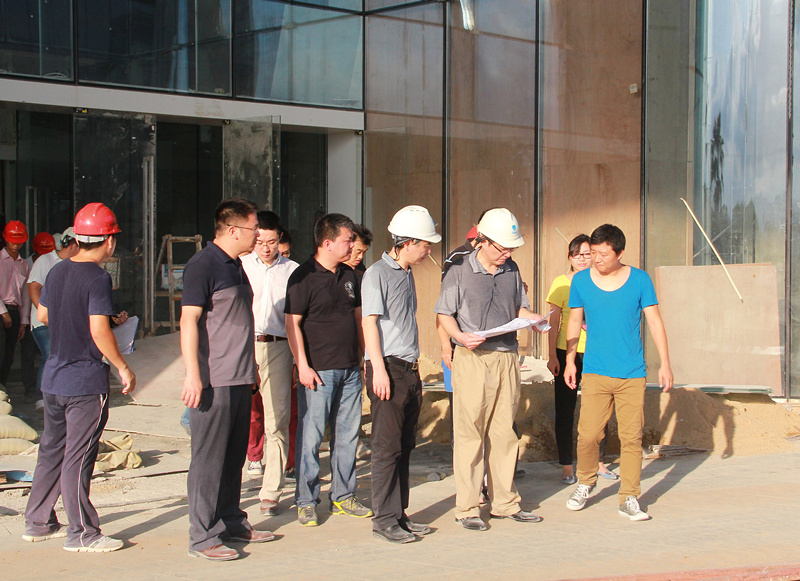 中免集團(tuán)董事長、總經(jīng)理彭輝視察 海棠灣免稅購物中心項(xiàng)目