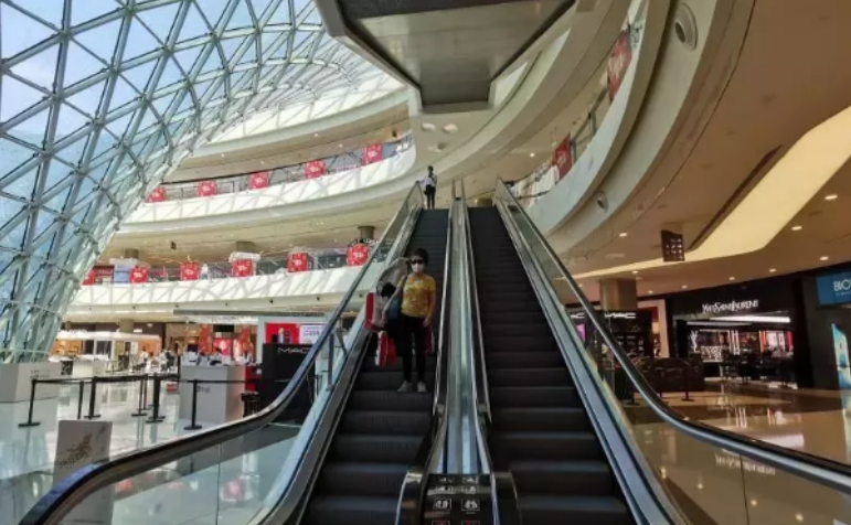 【中國免稅人在行動?一線直擊篇】之十一：這家店恢復(fù)營業(yè)，吸引超過1億人在線看直播！