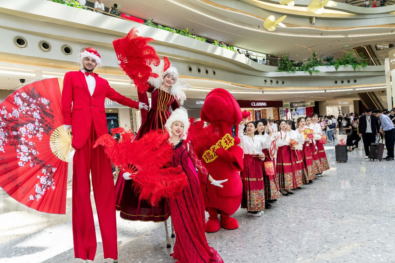 中免集團(tuán)海南門店多端發(fā)力，助力春節(jié)免稅消費(fèi)取得“開(kāi)門紅”